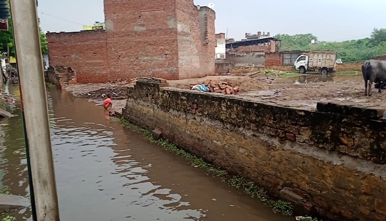 लोहा मंडी नौबस्ता में नर्क जैसे हालात