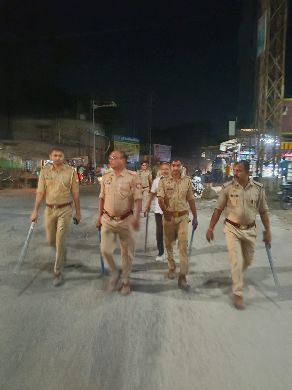 रूनकता।आगामी पर्व एवं शांति व्यवस्था के दृष्टिगत पुलिस ने कस्बे भर में भारी पुलिस फोर्स के साथ निकाला पैदल मार्च..