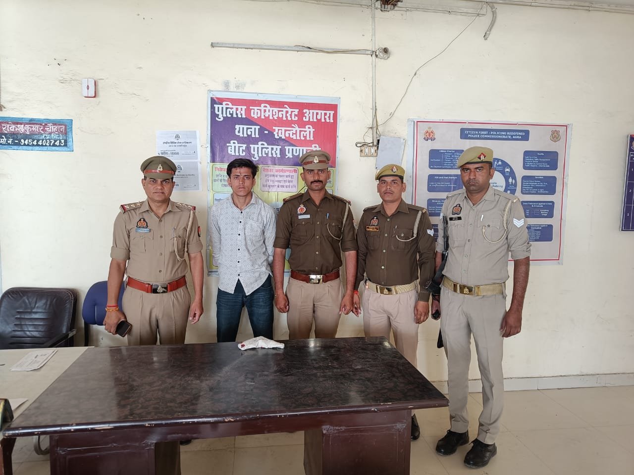 खंदोली पुलिस ने जिला बदर अभियुक्त को तमंचा व कारतूस सहित किया गिरफ्तार