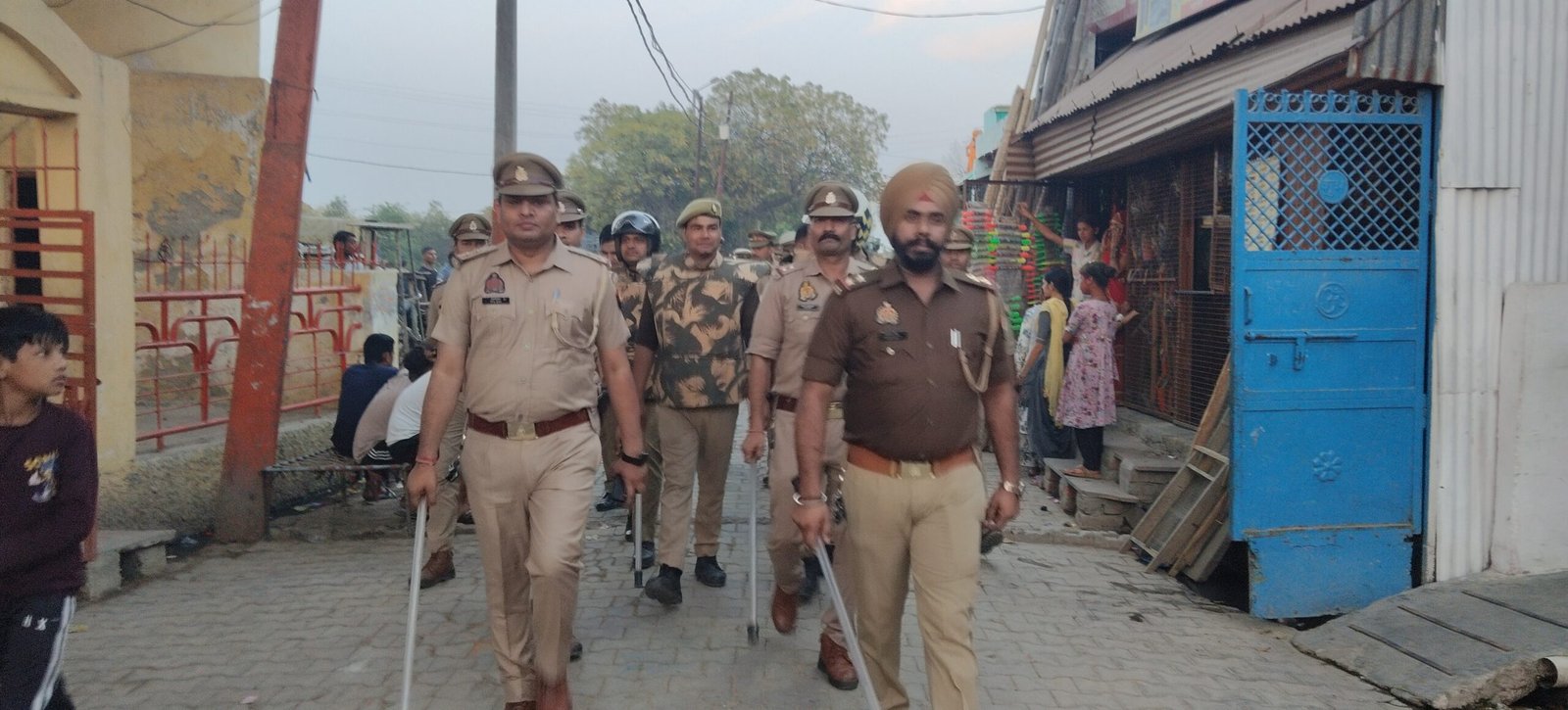 रूनकता।शांति व्यवस्था को लेकर पुलिस प्रशासन सतर्क, होली व रमज़ान को लेकर निकाला पैदल मार्च..