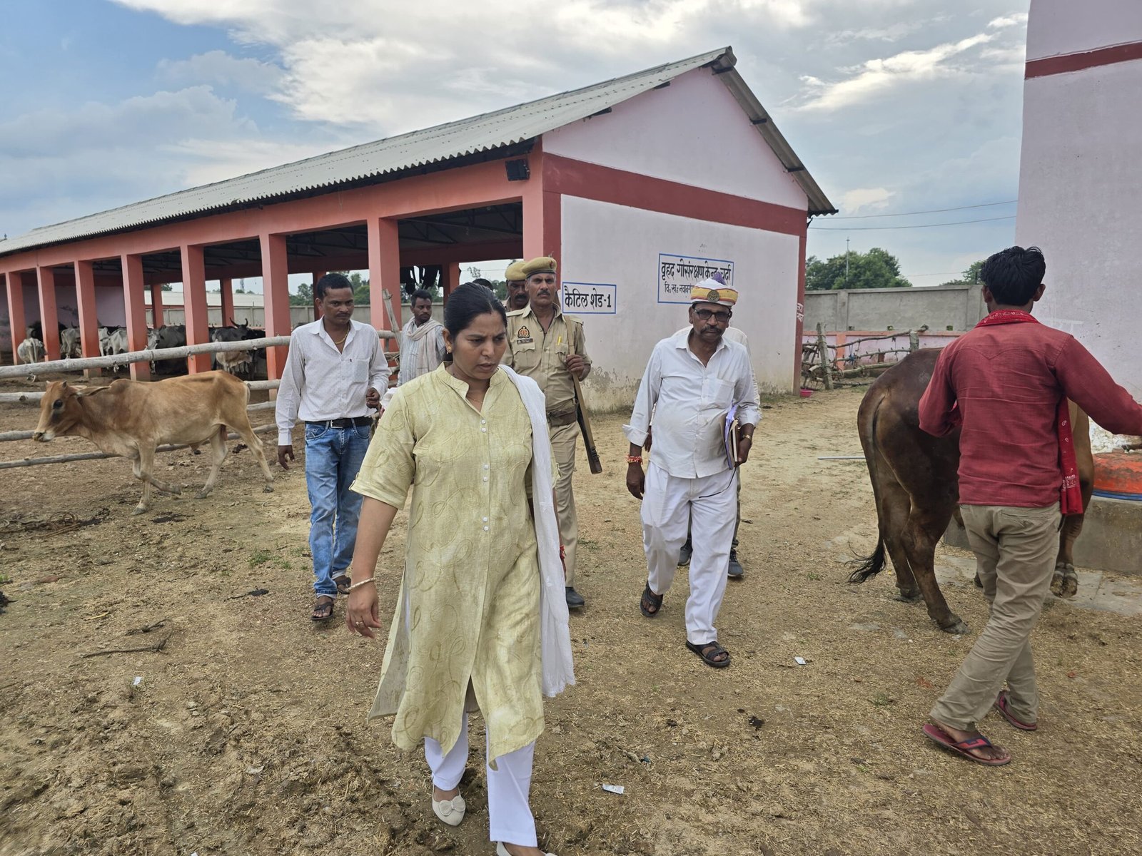 बहराइच * उप जिलाधिकारी नानपारा ने किया वृहद गो संरक्षण केंद्र चर्दा का आकस्मिक निरीक्षण *मनोज त्रिपाठी.