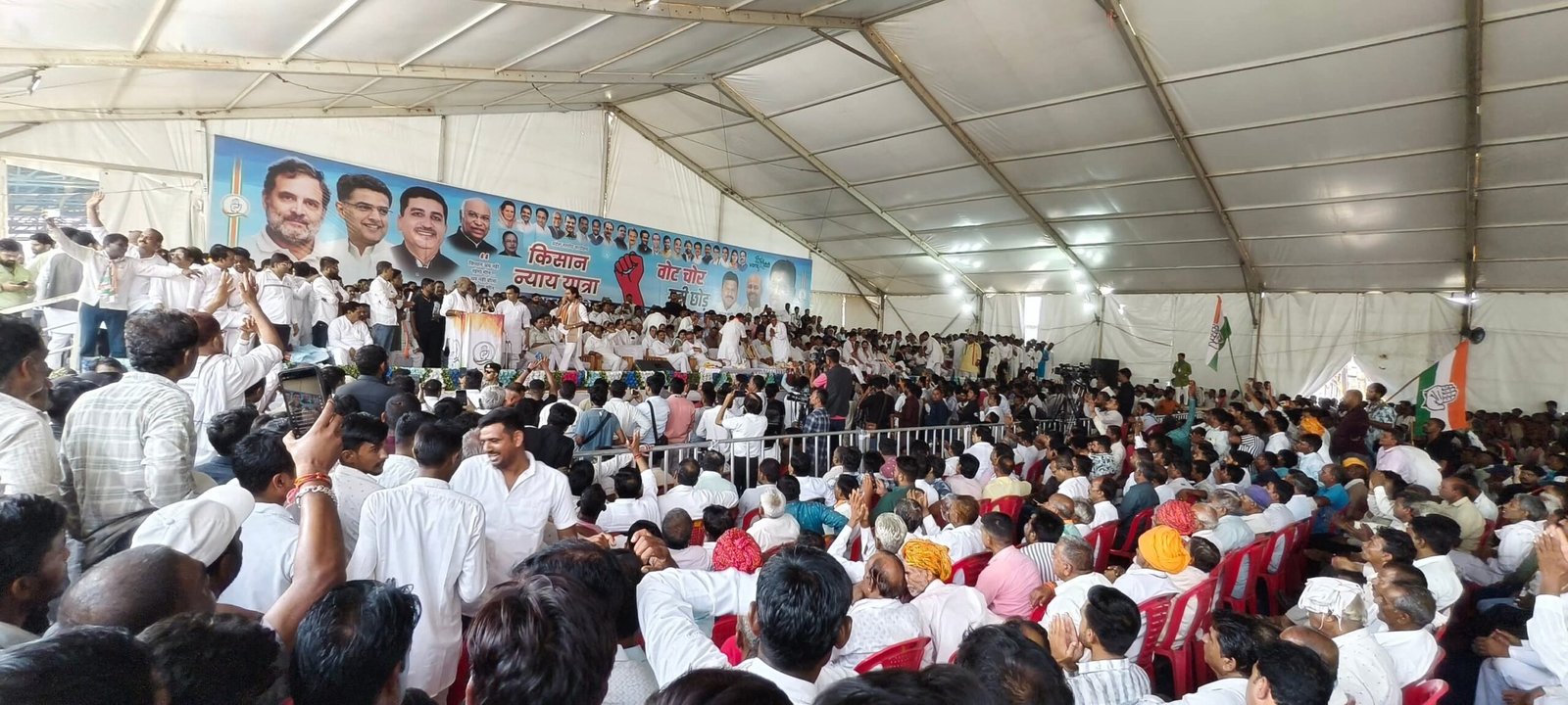 महाकाल की नगरी उज्जैन में आज जन नायक श्री राहुल गांधी जी द्वारा वोट चोर गद्दी छोड़ एवम् किसानों के हक अधिकार की आवाज बुलंद की
