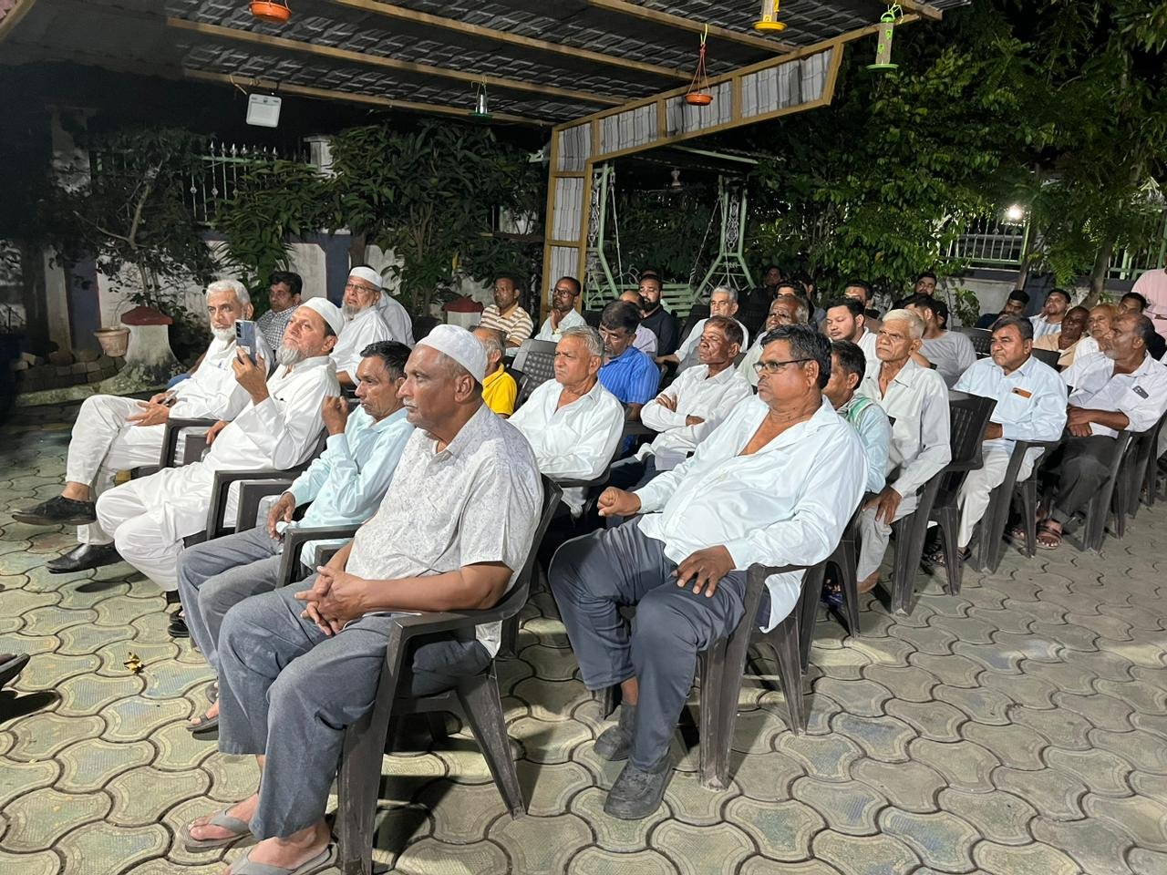 गुजरात प्रदेश के मांगरोल तहसील के किसान समाज कि अहम बैठक बैठक में उपस्थित रहे महा अनुभवो के विचार को समझने और आगे की रणनीति तैयार करने का मुद्दा बनाया गया