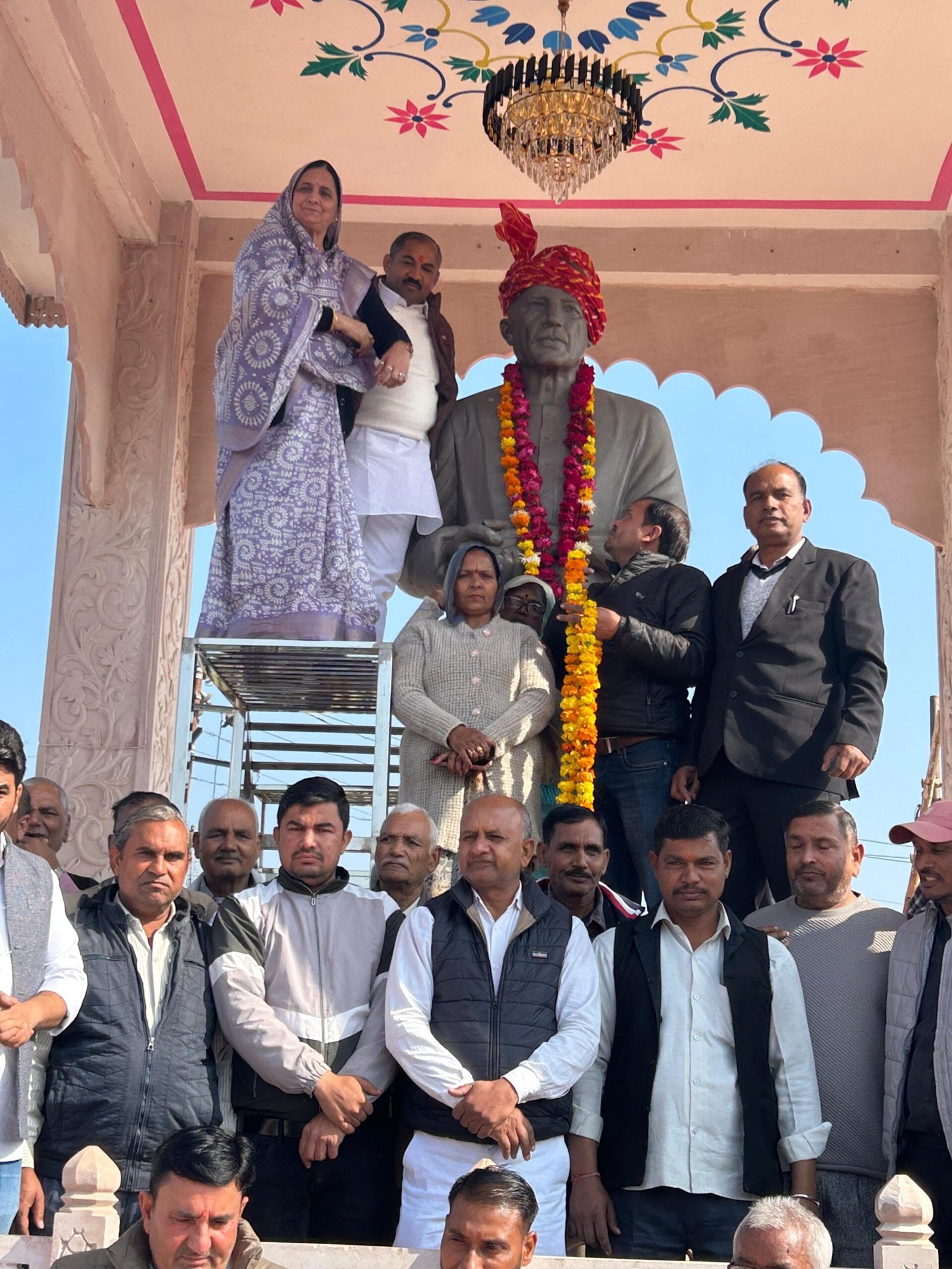 आज किरावली मे किसान मसीहा स्व. चौधरी चरण सिंह जी की 123 वीं जयंती श्रद्धा पूर्वक मनाई गई