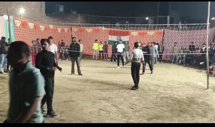 रुनकता (लौहरी पार्टी) में पहली बार नाइट वॉलीबॉल प्रतियोगिता का आयोजन