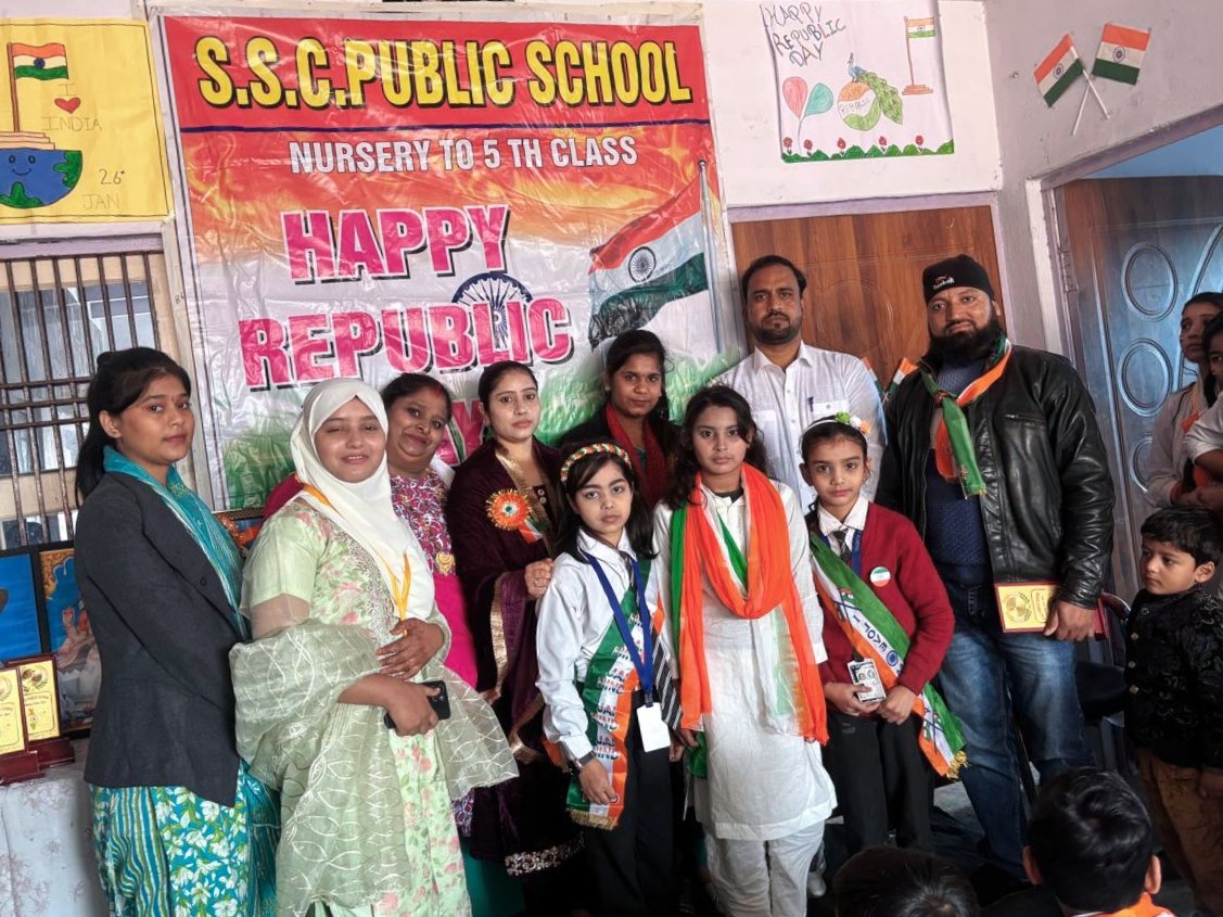 देशभर के साथ सीकरी के स्कूलों ने मनाया गणतंत्र दिवसः दीवान ए आम स्मारक में भी हुआ आयोजन, तस्वीरों में देखिए बच्चों की प्रस्तुति