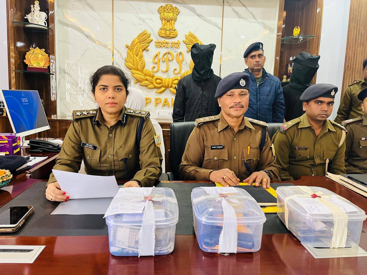 पाकुड़: लूटकांड का पुलिस ने किया त्वरित उद्भेदन, पिस्टल और नकद के साथ दो अपराधी दबोचे गए