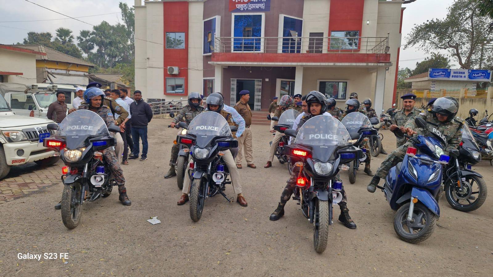 नगरपालिका चुनाव: शहर में फ्लैग मार्च निकाल प्रशासन ने दिया शांतिपूर्ण मतदान का संदेश