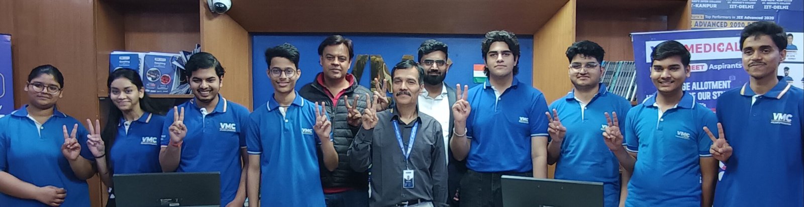 विद्यामंदिर क्लासेस ने जेईई मेंस परीक्षा के सफल अभ्यर्थियों को अभिभावकों सहित किया सम्मानित