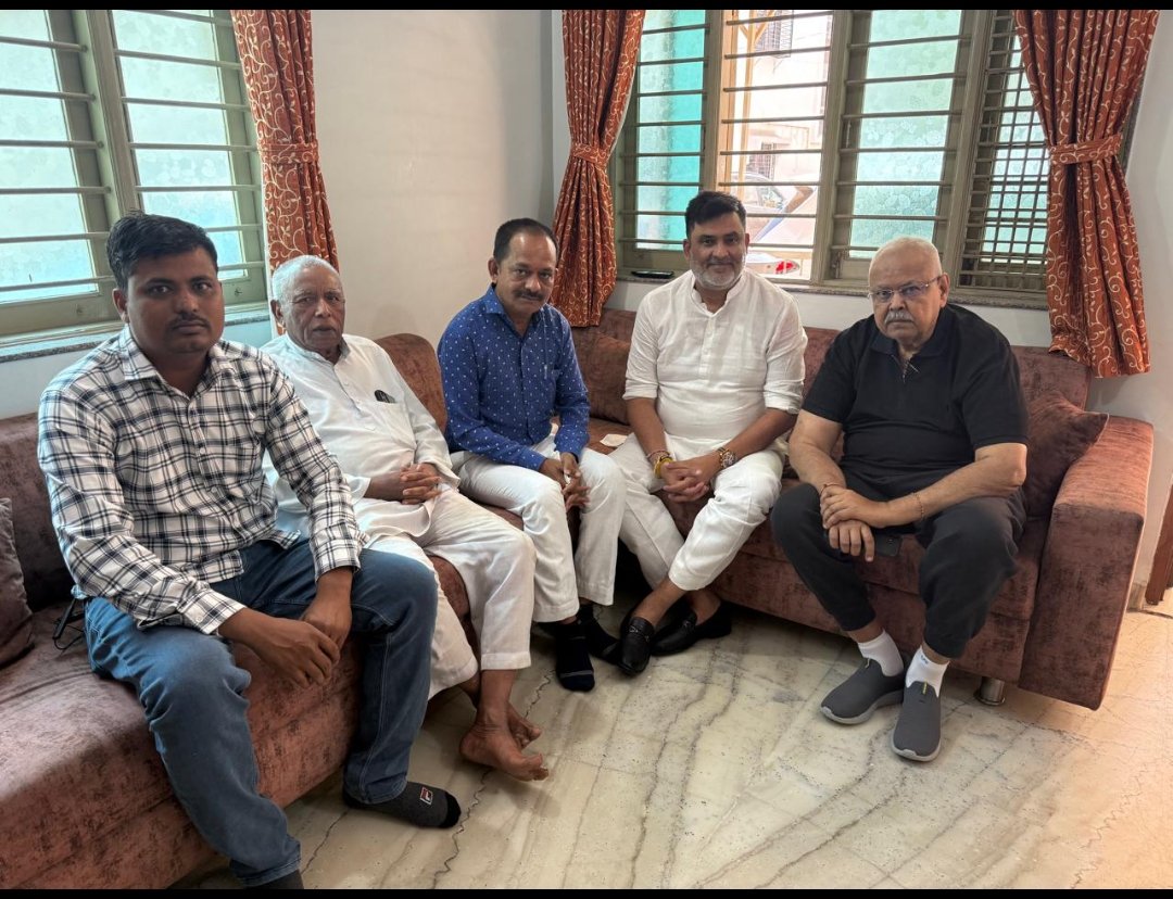 गुजरात सरकार के पूर्व कैबिनेट मंत्री नर्मदा निगम के पूर्व चेयरमेन डॉक्टर श्री जयनारायण व्यास की गुजरात प्रदेश कांग्रेस महा मंत्री एवम् किसान नेता श्री दर्शन कुमार ए नायक से शिष्टाचार मुलाकात