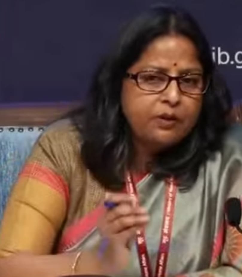 गेस सिलेंडरों के वजन कटौती पर पेट्रोलियम और प्राकृतिक गैस मंत्रालय ने लोगों को अफवाह से दुर रहने की जरूरत है इसी तरह का सरकार का कोई इरादा नहीं है