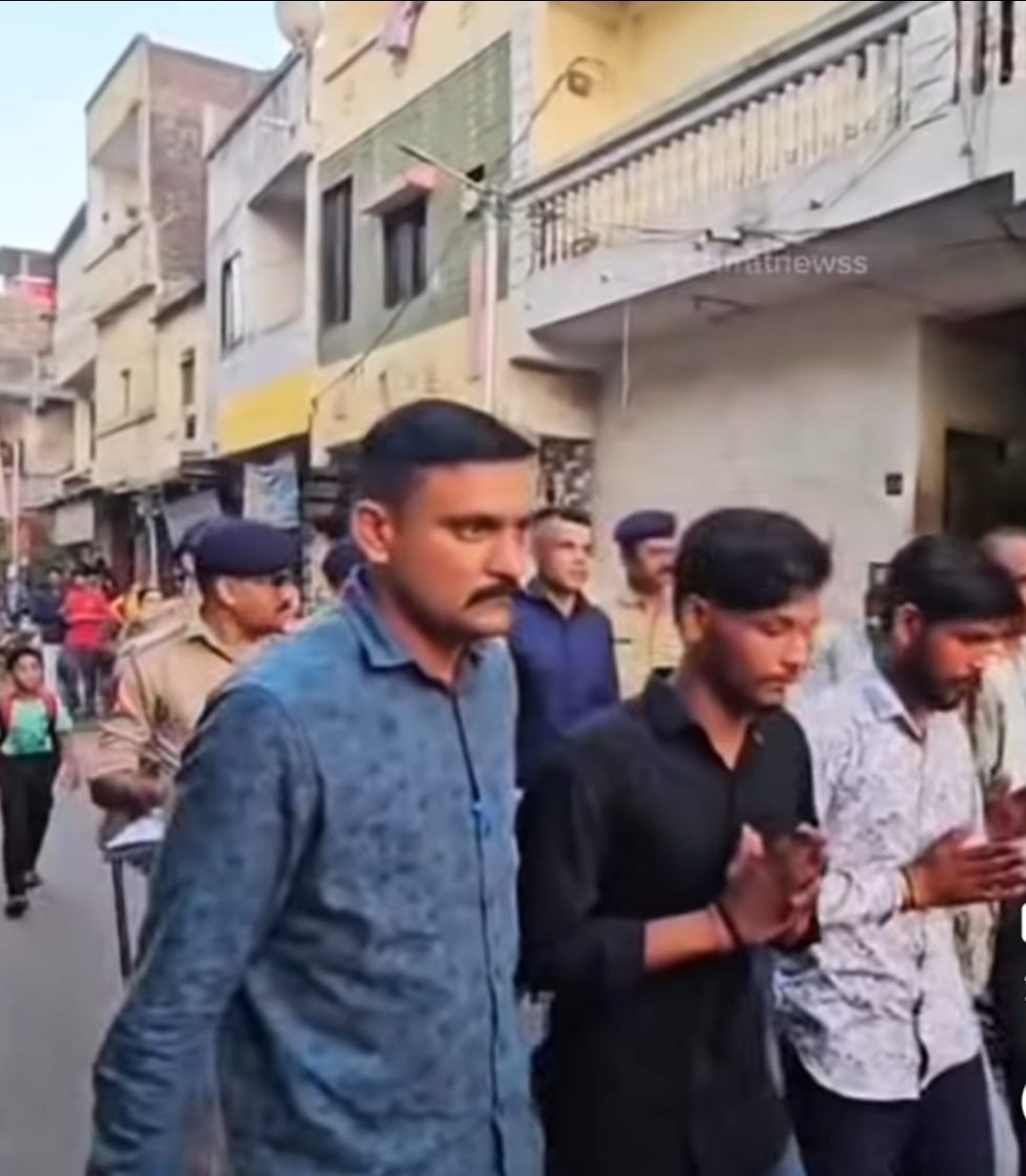 गुजरात प्रदेश सुरत शहर के पांडेसरा पुलिस स्टेशन के आला अधिकारियों ने असामाजिक तत्वों पर की कार्रवाई // होश लाया ठिकाने