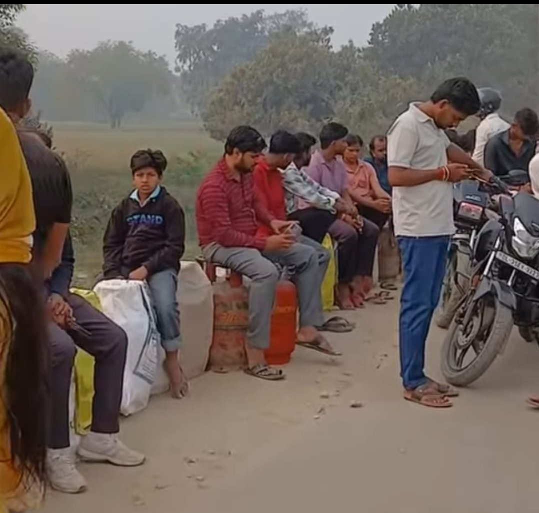 गेस सिलेंडरों के लिए जनता लाइनों में होटल और रेस्टोरेंट पर ताले लगाने की नौबत आखिर सरकार चुप कीव है
