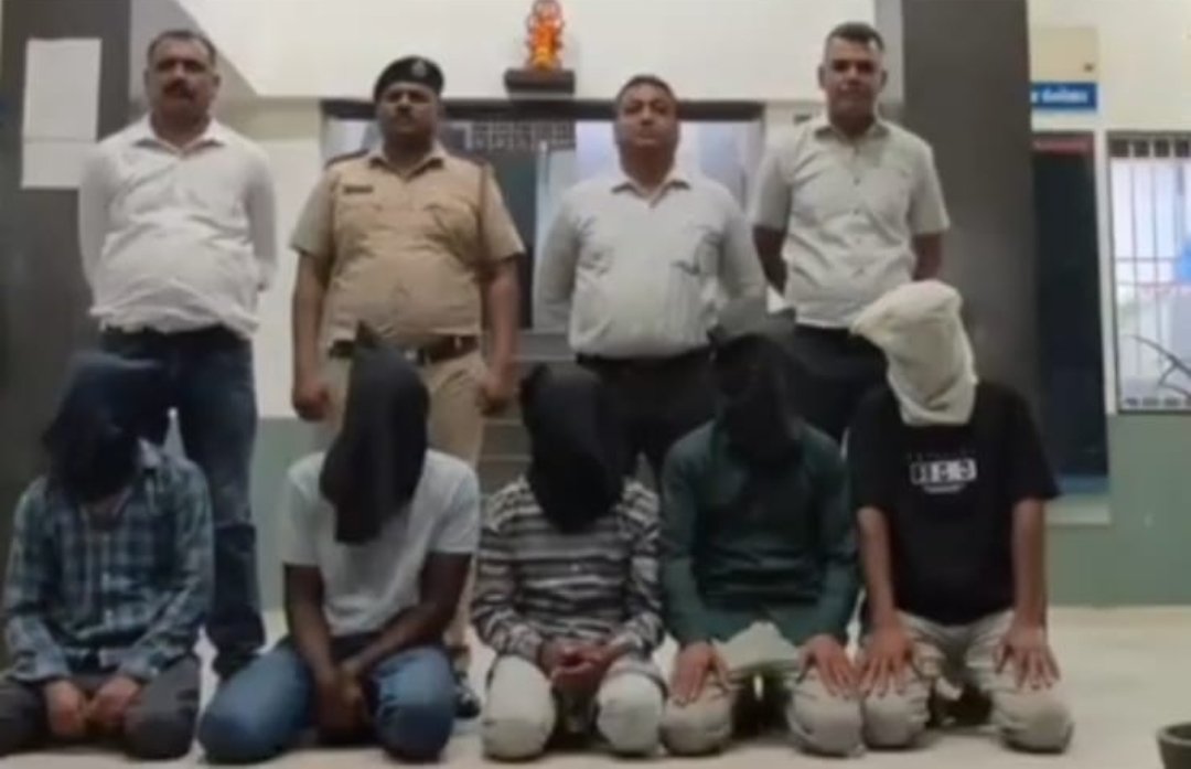 गुजरात प्रदेश सुरत शहर पांडेसरा पुलिस में कुछ ही घंटे में अपहरण करता को गिरफ्तार कर कारखाना मालिक को मुक्त कराया