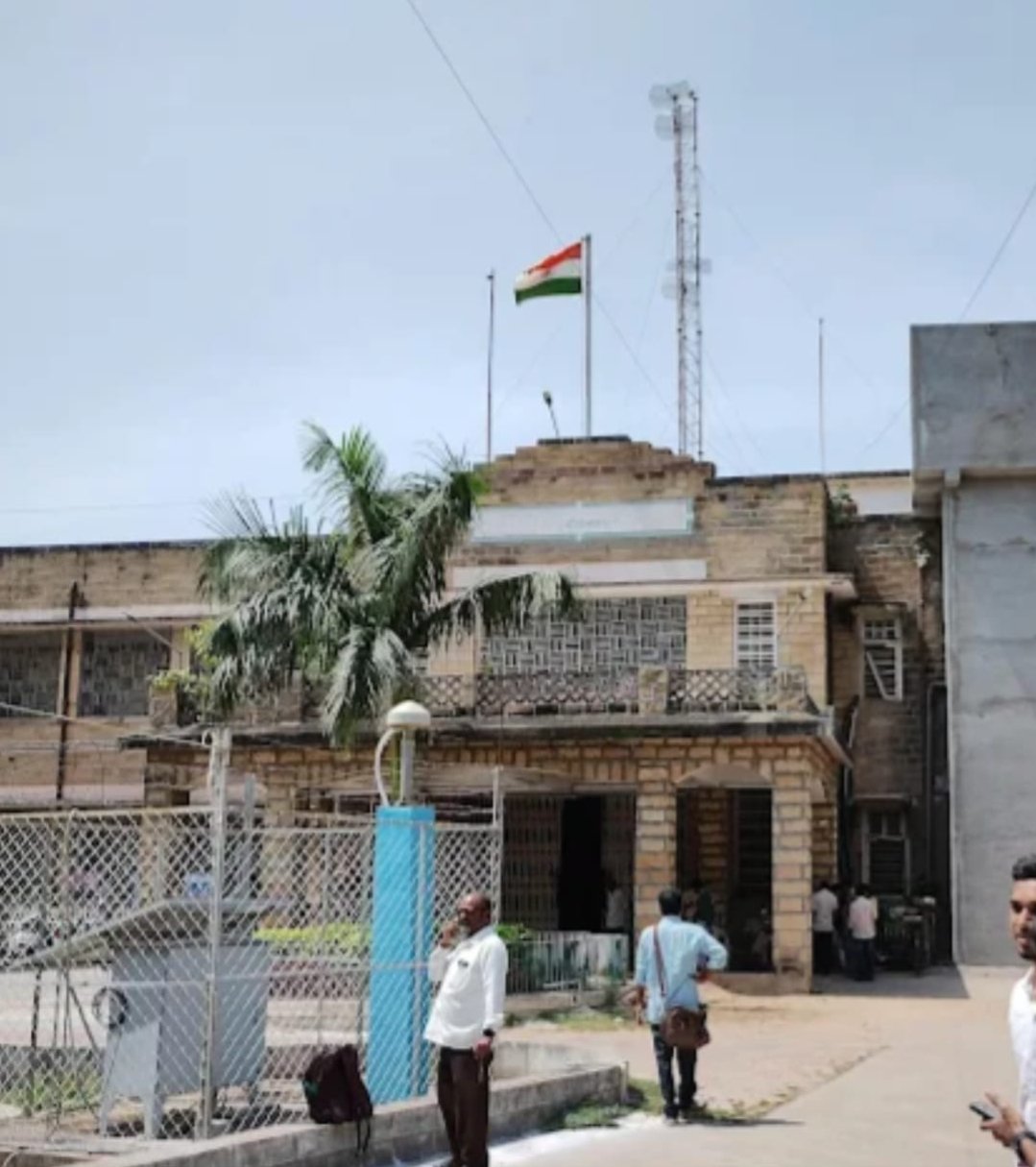 गुजरात प्रदेश सुरेंद्र नगर जिला आपूर्ति अधिकारी श्री ए जी गज्जर की बड़ी कार्यवाही ४५ कट्टा के साथ लाखों रुपए का मुद्रा माल जप्त गैर कायदे सर हो रही थी हेरा फेरी