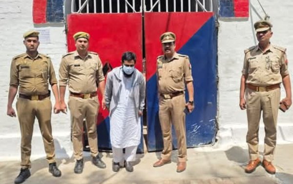 बहराइच * मुख्यमंत्री योगी की माँ पर अभद्र टिप्पणी करने वाला मौलाना को S T F टीम नें किया गिरफ्तार भेजा गया जेल *मनोज त्रिपाठी.