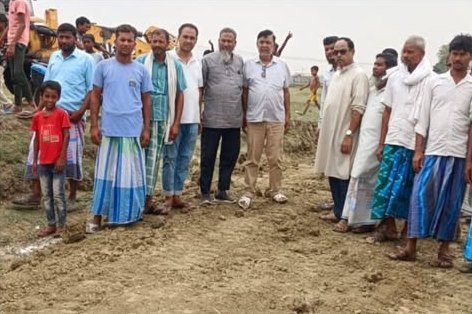 🛣️ 20 साल का इंतज़ार खत्म: विधायक निसात आलम की पहल से सड़क निर्माण शुरू