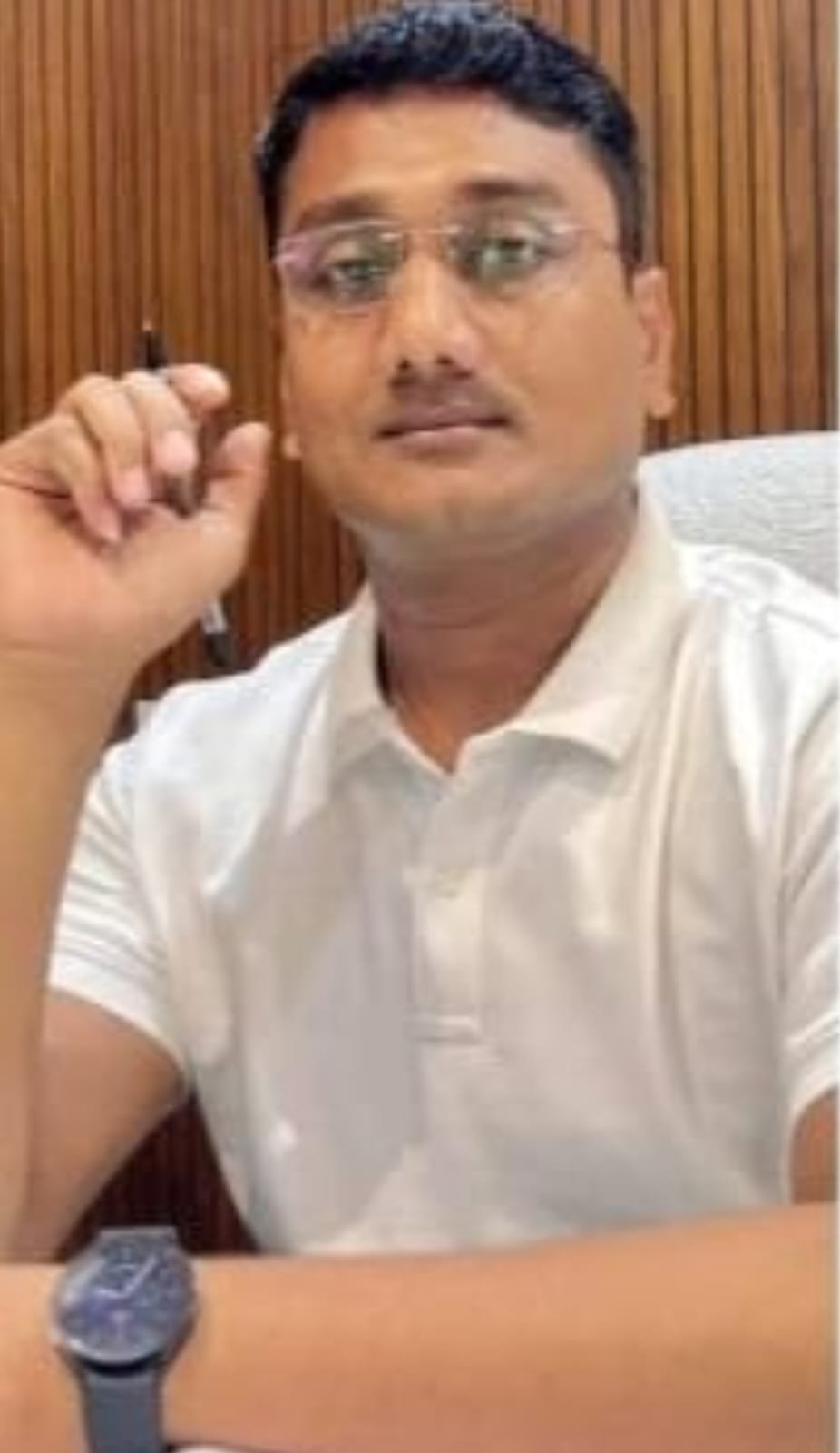 गुजरात प्रदेश सुरत शहर के लिंबायत जोन के तत्कालीन कार्यपालक इंजीनियर गणेश वाला और दोस्त एवम् 4 लाख रुपए के साथ नशे की हालत में होटल से गिरफ्तार