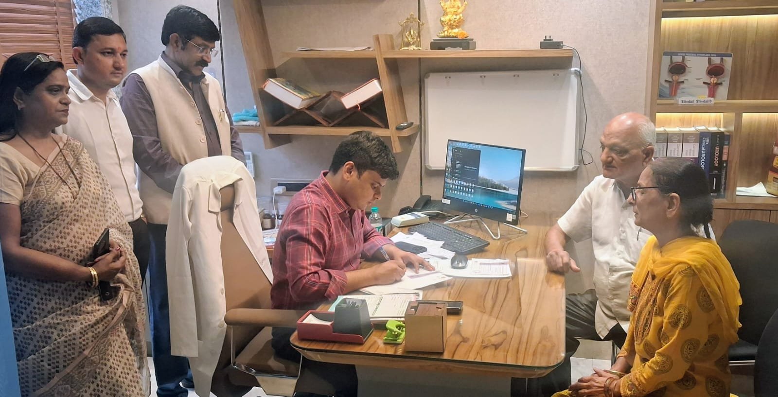 दीनदयाल उपाध्याय फाउंडेशन ट्रस्ट के स्वास्थ्य शिविर में सैकड़ों लोग हुए लाभान्वित