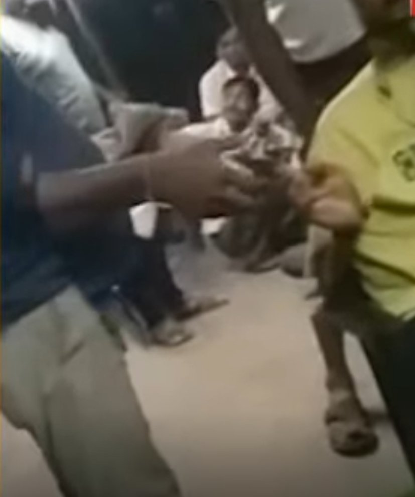 गुजरात प्रदेश सुरत शहर के खडोदरा पुलिस स्टेशन विस्तार में भगवान शिव के मंदिर के पास शराब माफियाओं का अड्डा