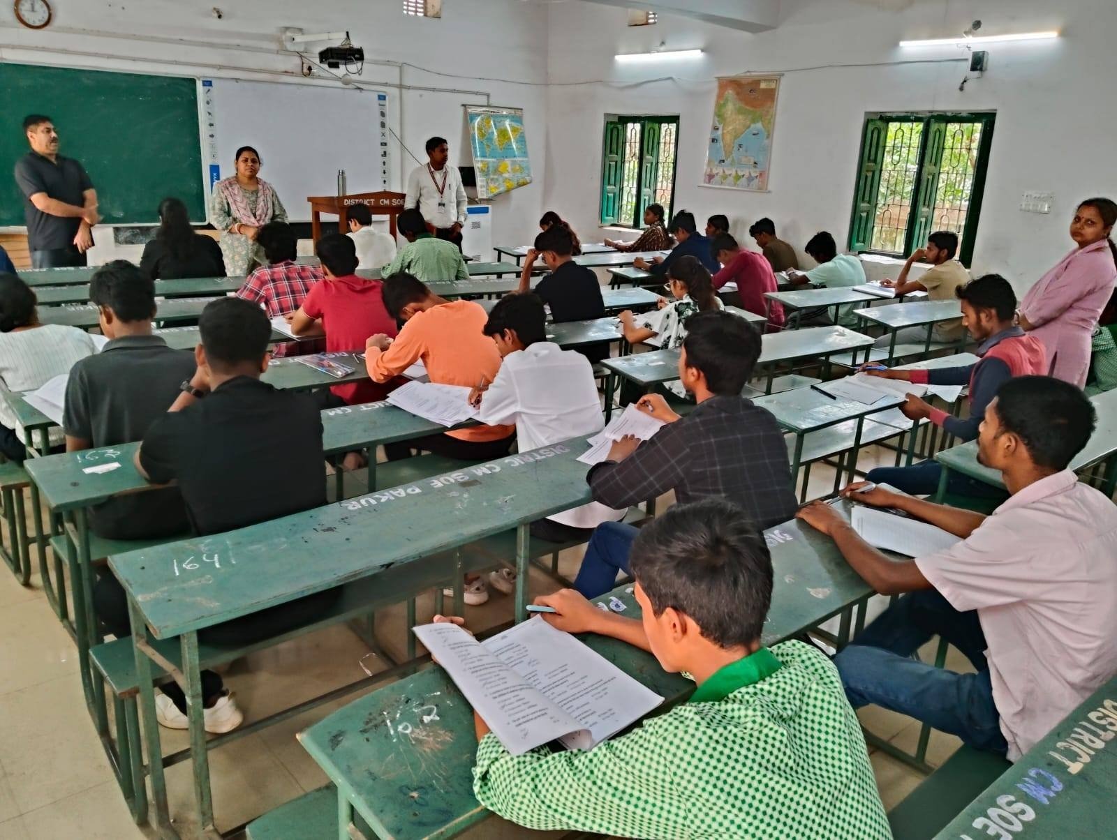 पाकुड़ में सीएम स्कूल ऑफ एक्सीलेंस की 11वीं प्रवेश परीक्षा शांतिपूर्ण संपन्न, 30 अप्रैल को आएगी मेधा सूची