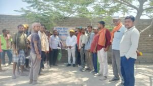 पिपलजोड़ी में आयोजित कार्यक्रम में मजदूरों के योगदान को सराहा; कहा- मजदूर समाज की रीढ़ हैं