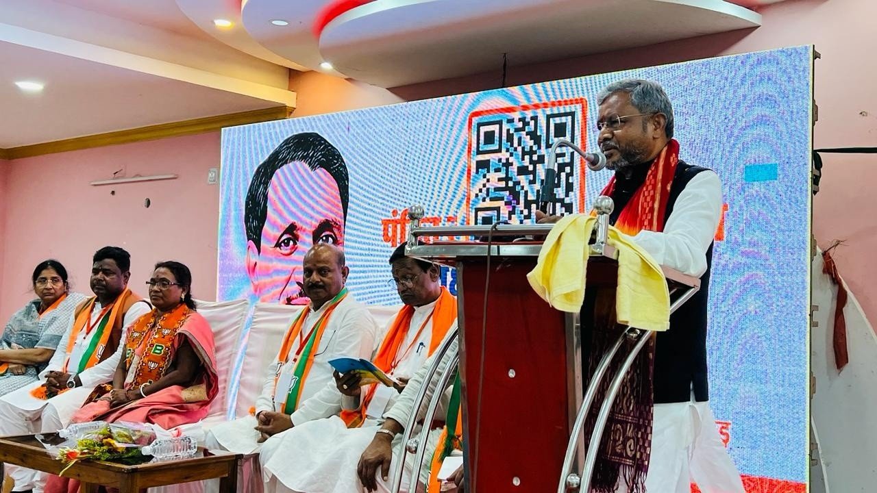 पाकुड़: “विचार से संगठन और संगठन से राष्ट्र निर्माण”, प्रशिक्षण शिविर के समापन पर बोले बाबूलाल मरांडी; 2027 के पंचायत चुनाव का दिया मंत्र
