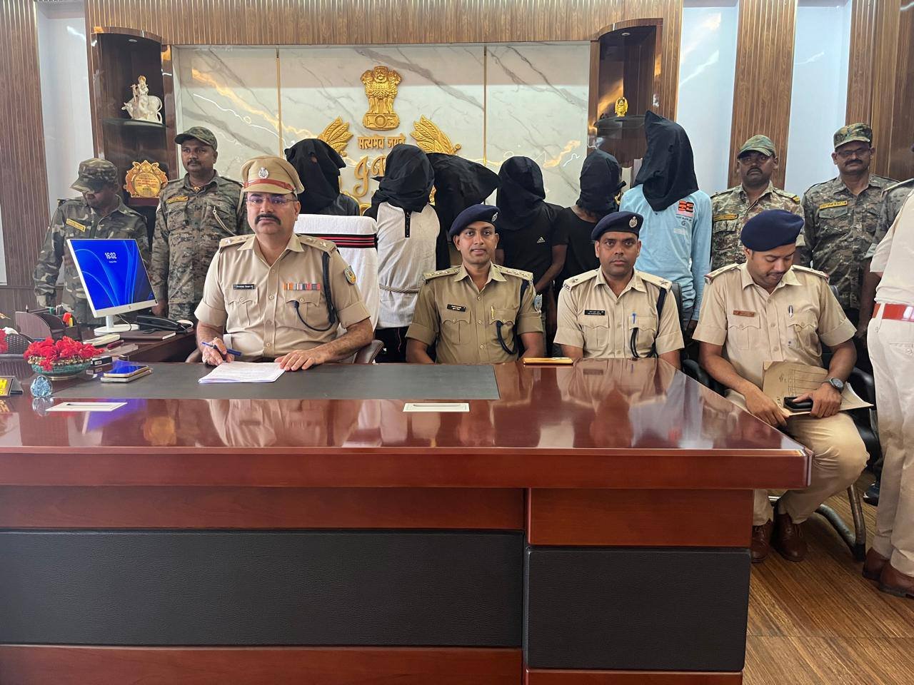 पाकुड़ में पुलिस की बड़ी कार्रवाई: दो अलग-अलग मामलों में SIT ने 5 अंतरजिला चोरों को दबोचा, चोरी का माल बरामद