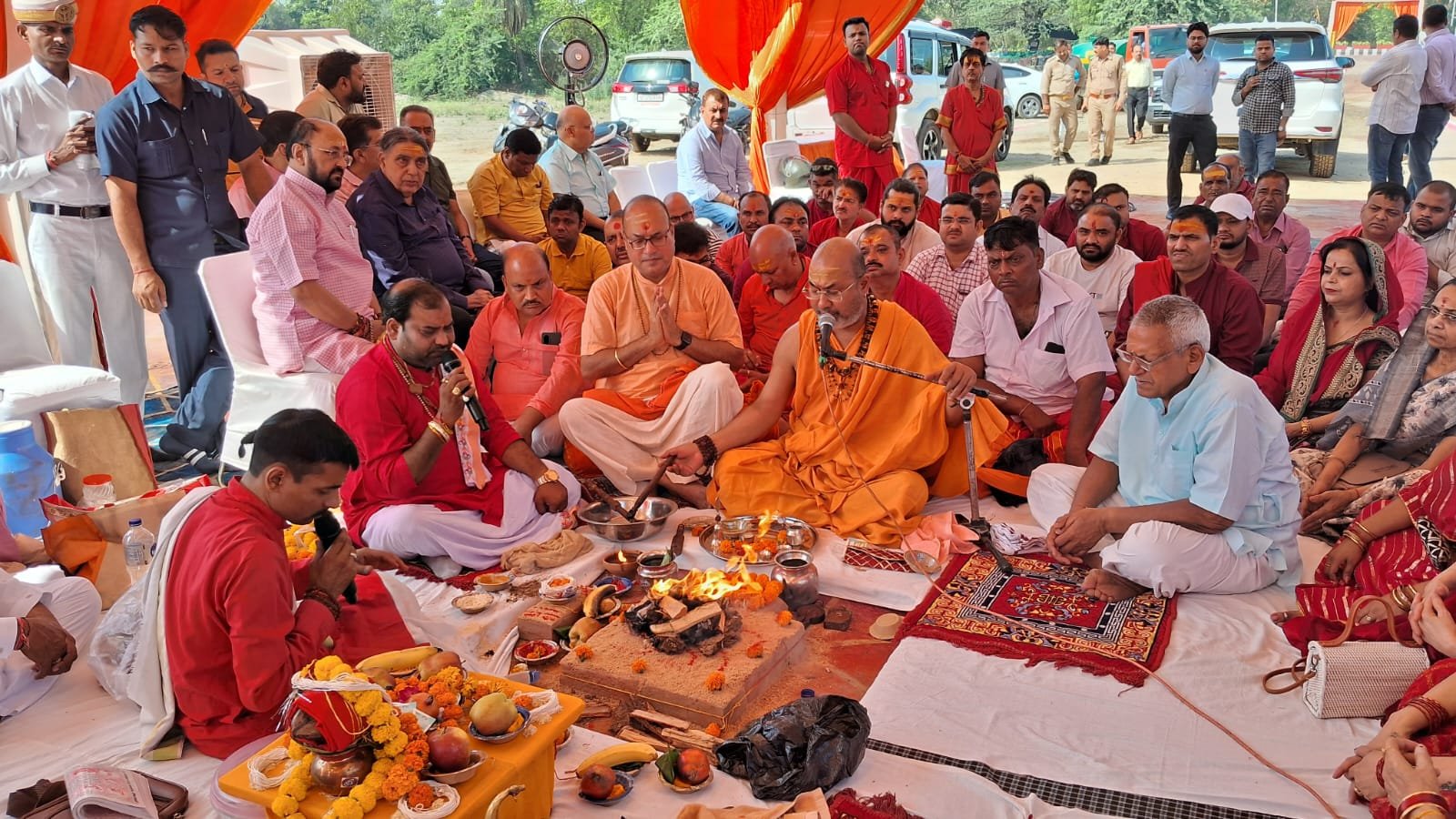 पुरुषोत्तम मास में आध्यात्मिक महाकुंभ: श्री मनःकामेश्वर मठ के श्रीमद्भागवत ज्ञान यज्ञ हेतु भूमि पूजन संपन्न