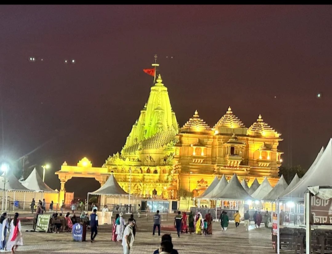 श्री सोमनाथ मंदिर महोत्सव में पहुंचे प्रधानमंत्री श्री नरेंद्र भाई मोदी जी लोगों को महोत्सव में पहुंचने का आह्वान किया