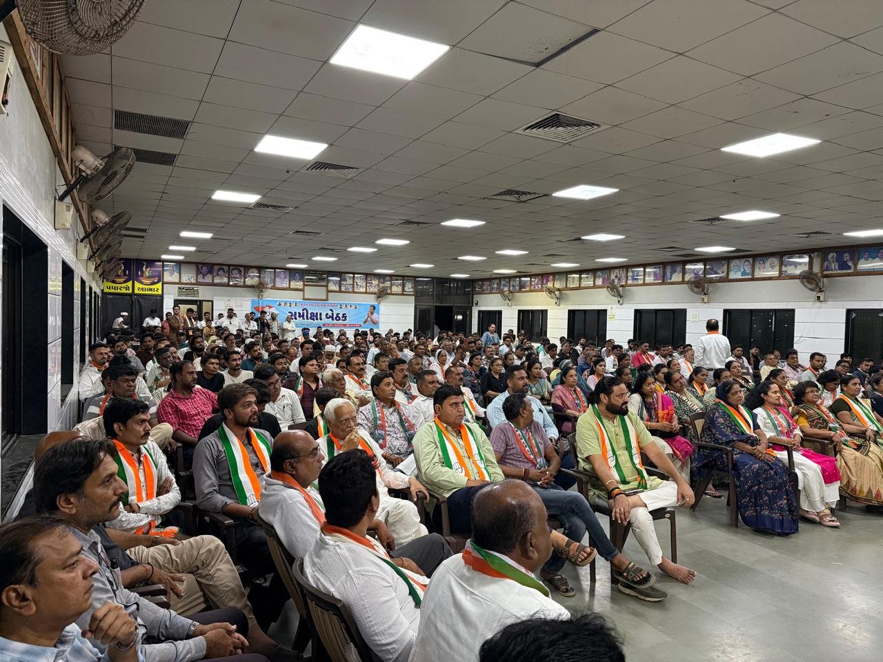 गुजरात प्रदेश सुरत शहर कांग्रेस में खुल कर सामने आया जुथवाद एक ही दिन समांतर मीटिंग का दो जगहों पर कार्यक्रम