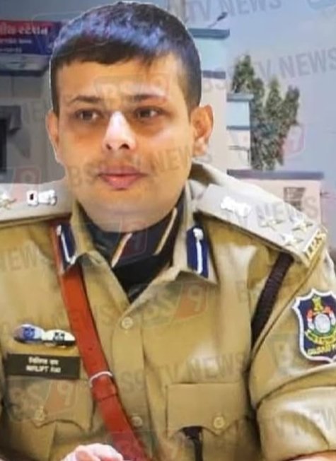 गुजरात प्रदेश राजकोट रेंज आई जी श्री निलिप्त राय ने चार पुलिस अधिकारियों को सस्पेंट कर कायदे में रहोगे तो फायदें में रहोगे नहीं तो::::;;