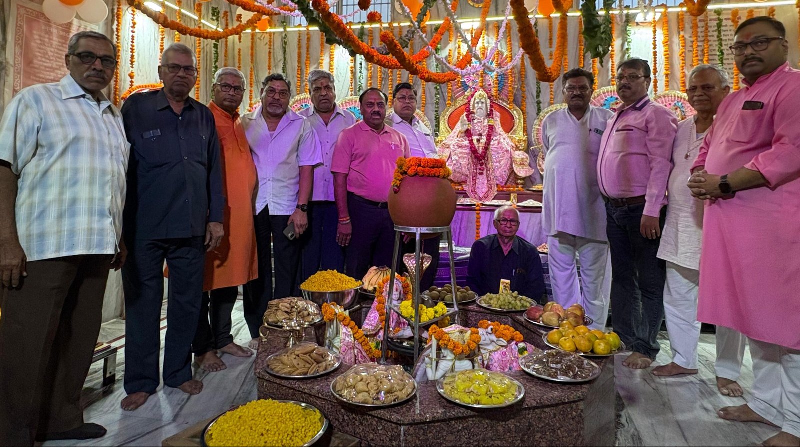 दीपों की ज्योति में झलकी आस्था, भक्ति के रंग में सराबोर हुआ श्री अक्रूर मंदिर”