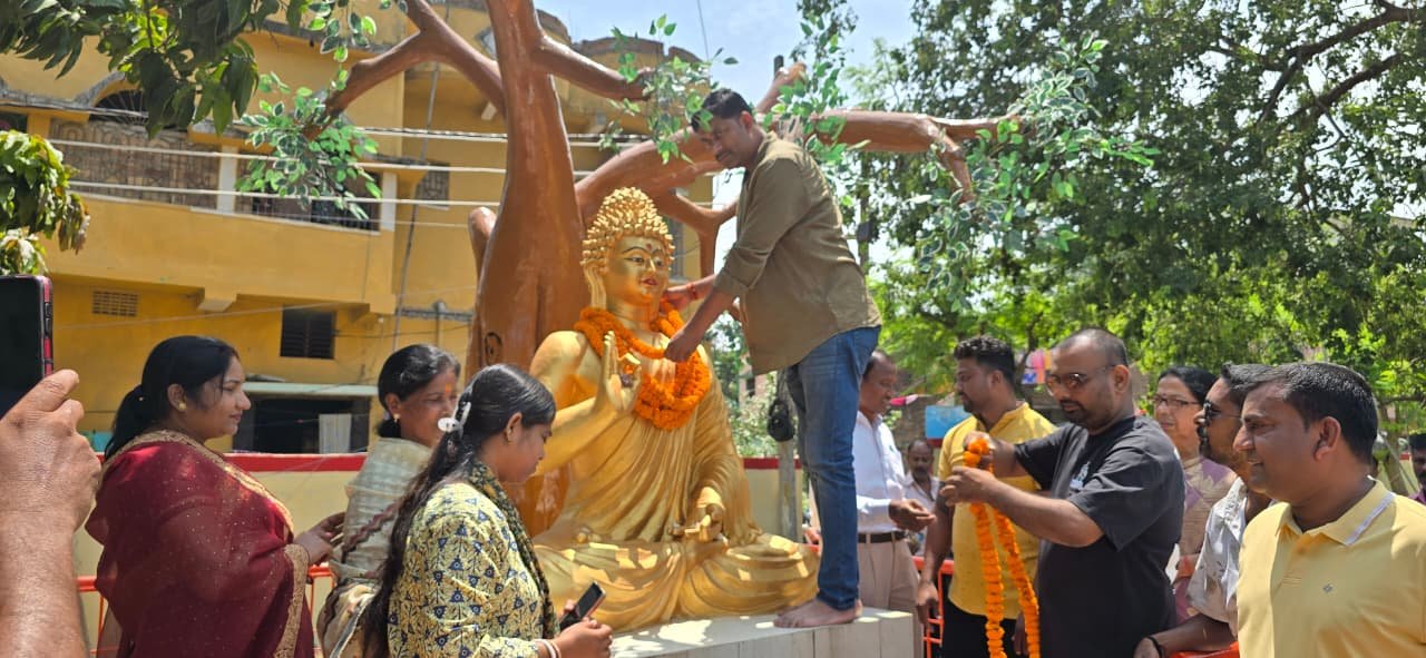 पाकुड़: श्रद्धा और उल्लास के साथ मनाई गई बुद्ध पूर्णिमा, उपाध्यक्ष राणा ओझा ने प्रतिमा पर किया माल्यार्पण