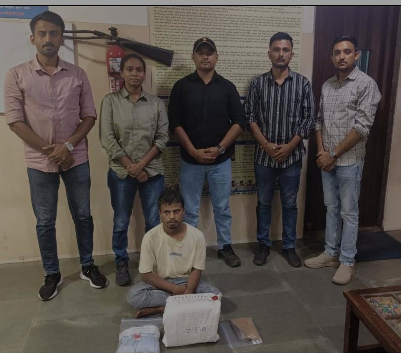 गुजरात प्रदेश पुलिस द्वारा नशीले प्रदार्थ कि बिक्री पर कड़क कार्यवाही