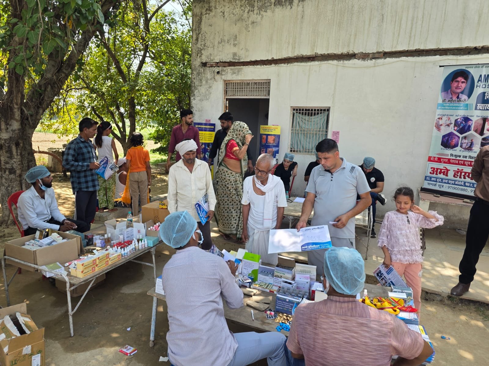 अम्बे हॉस्पिटल की मानव सेवा जारी, निशुल्क स्वास्थ्य शिविर में सैकड़ों मरीजों का हुआ उपचार