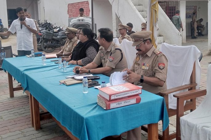 बहराइच * नानपारा पुलिस द्वारा मोहर्रम पर्व को शांतिपूर्ण ढंग से सम्पन्न कराने हेतु पीस कमेटी की बैठक आयोजित *मनोज त्रिपाठी.