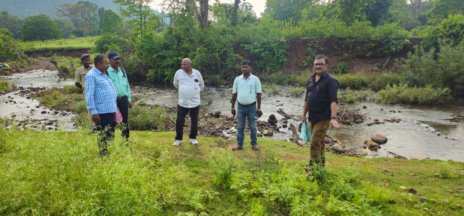 सीमलढाब की पेयजल समस्या पर उपायुक्त ने दिखाई तत्परता, सुदूर पहाड़िया टोला तक शुद्ध पानी पहुंचाने के लिए बने दो व्यावहारिक प्रस्ताव