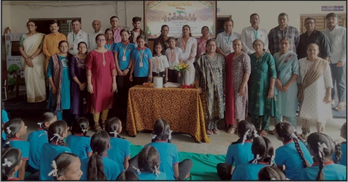 गुजरात प्रदेश सुरत लायंस क्लब इंटरनेशनल के द्वारा बाढ़ प्रभावित परिवार को*******