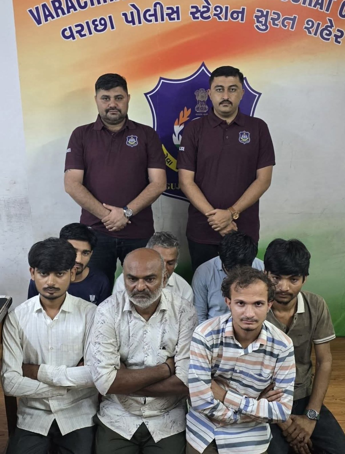 गुजरात प्रदेश सुरत शहर के वराछा पुलिस की बड़ी कार्यवाही सात लोगों को किया गिरफ्तार