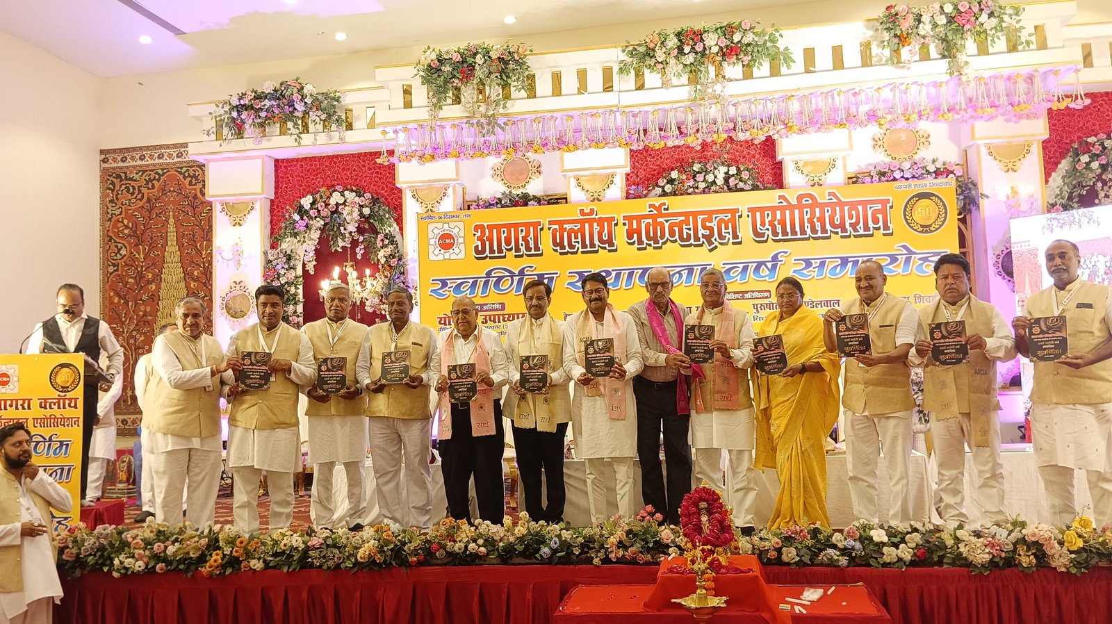 सुवर्णिका’ स्मारिका के विमोचन के साथ संस्थापकों, अध्यक्षों, वरिष्ठ कपड़ा व्यवसायियों, चिकित्सकों एवं सहयोगियों का भव्य सम्मान