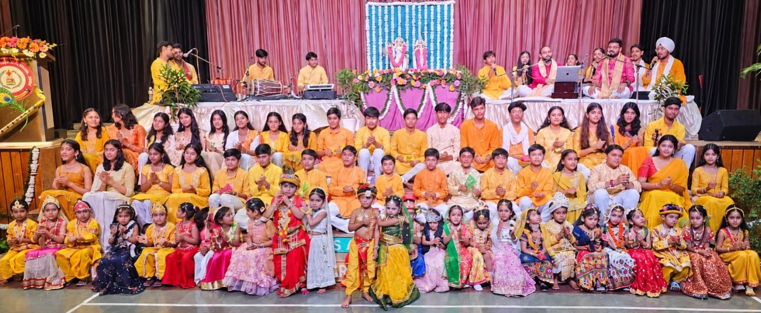 ध्यान, भजन और राधा-कृष्ण की भक्ति से राधा-मय हुआ सेंट एंड्रूज पब्लिक स्कूल