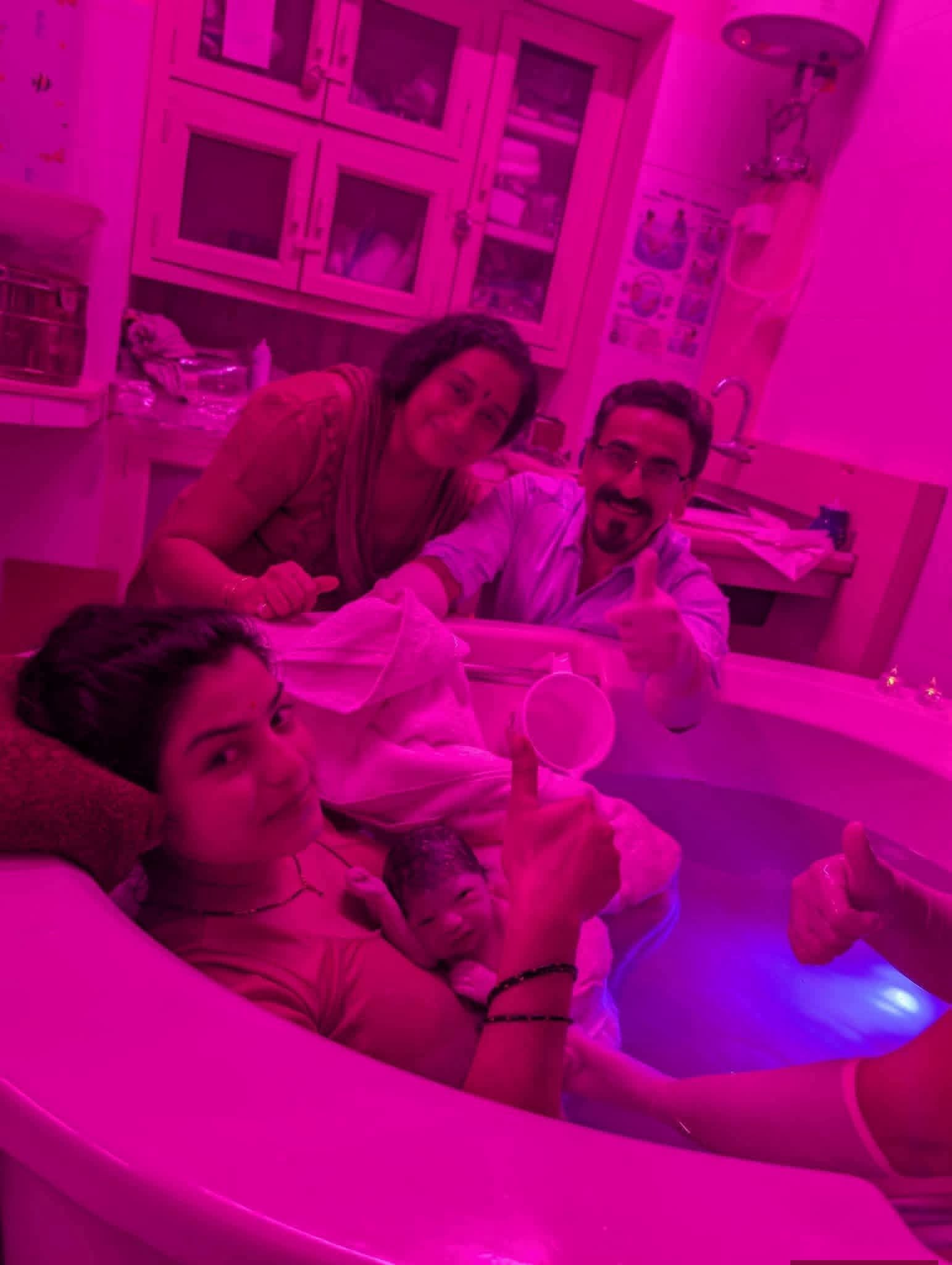आगरा के डॉ. कमलेश टंडन हॉस्पिटल ने रचा इतिहास, यूपी की पहली वॉटर बर्थ डिलीवरी कराकर चिकित्सा जगत में फहराया परचम!