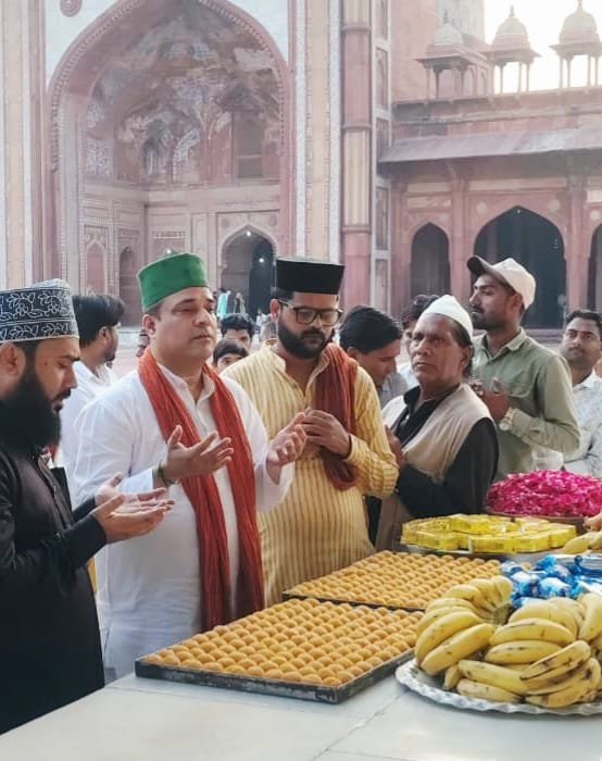 फतेहपुर सीकरी में ख्वाजा गरीब नवाज की छठी शरीफ पर अकीदत का सैलाब, फातिहा ख्वानी के बाद बांटा गया लंगर
