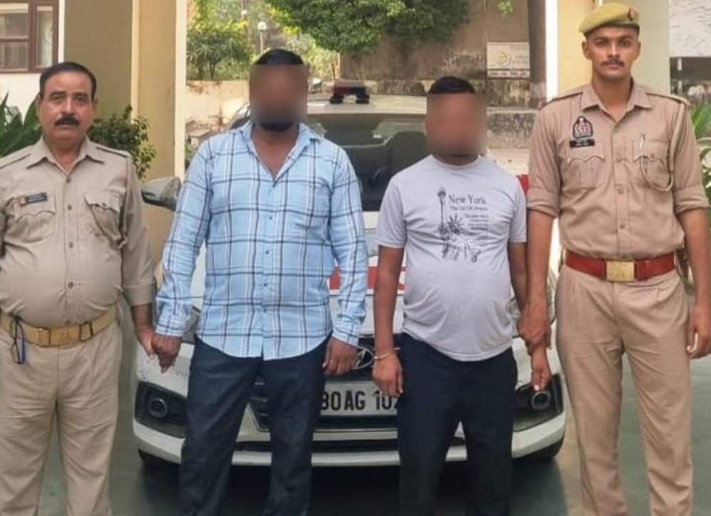 ताजमहल के पास पर्यटकों को घेरने वाले दो आरोपी गिरफ्तार, पर्यटन पुलिस ने की कार्रवाई